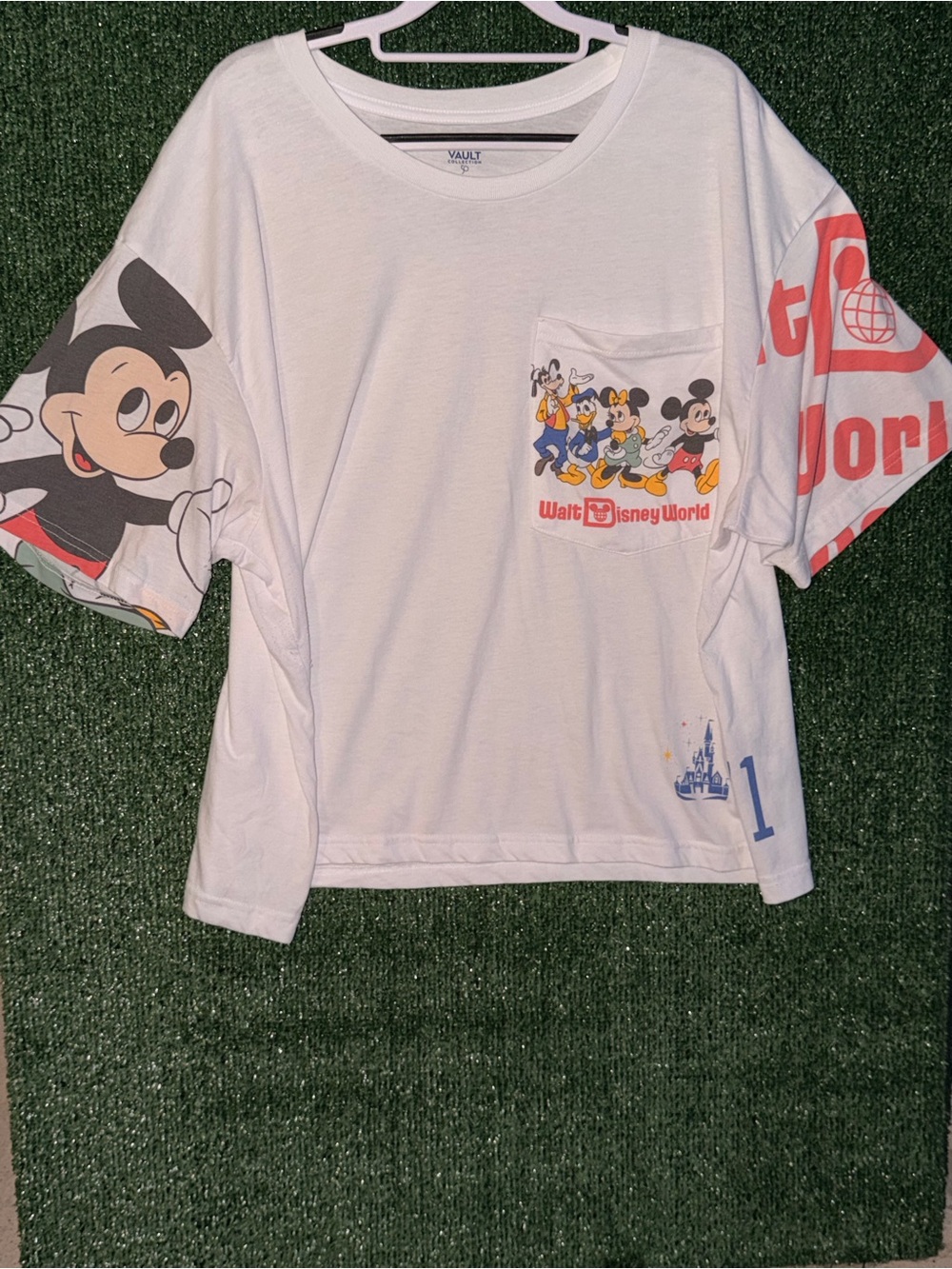 Disney Vault White Womens Pocket Tee with Mickey Characters Walt DisneyWorld 2X